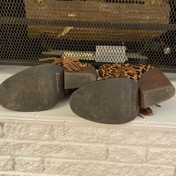 Very Volatile Booties. Leopard with fringe and concho details! - Picture 4 of 4